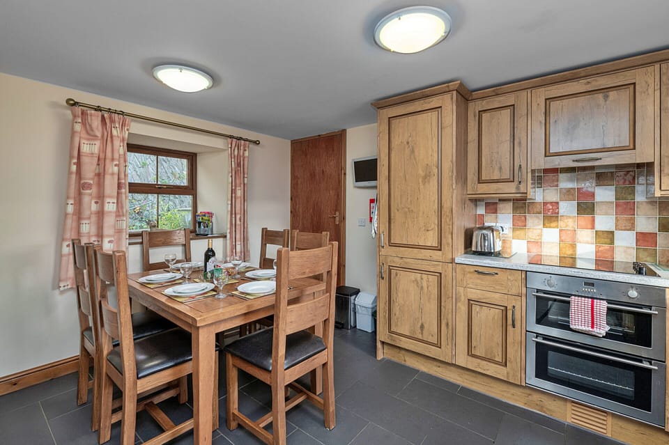 Cottage | Dining