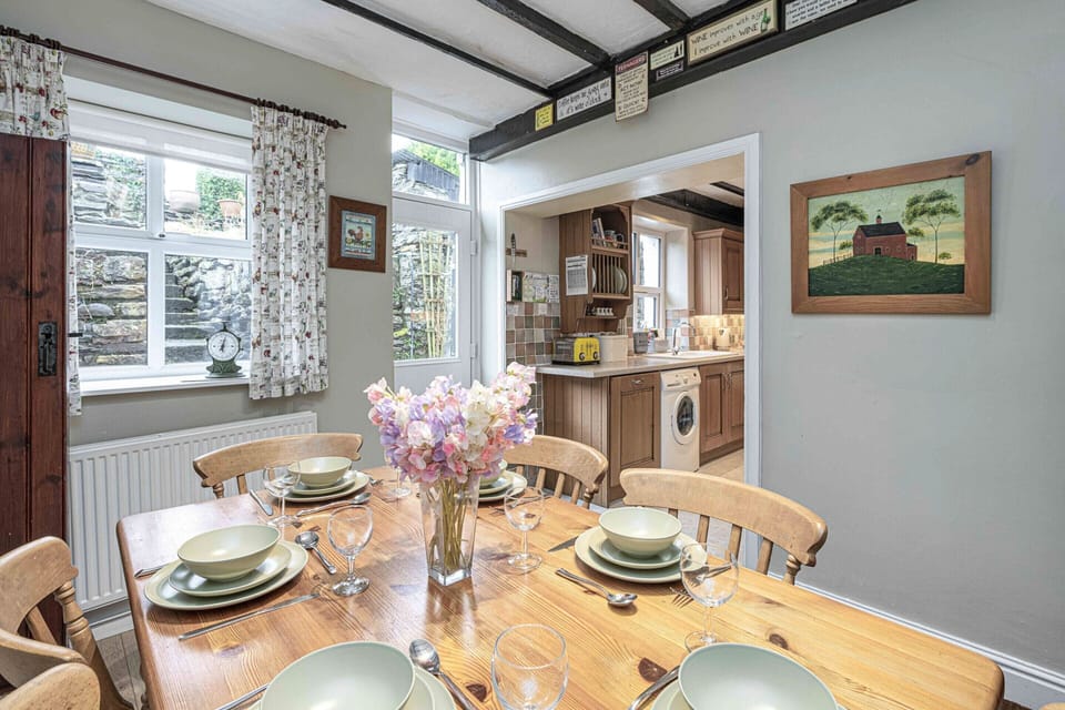 Cottage | Dining