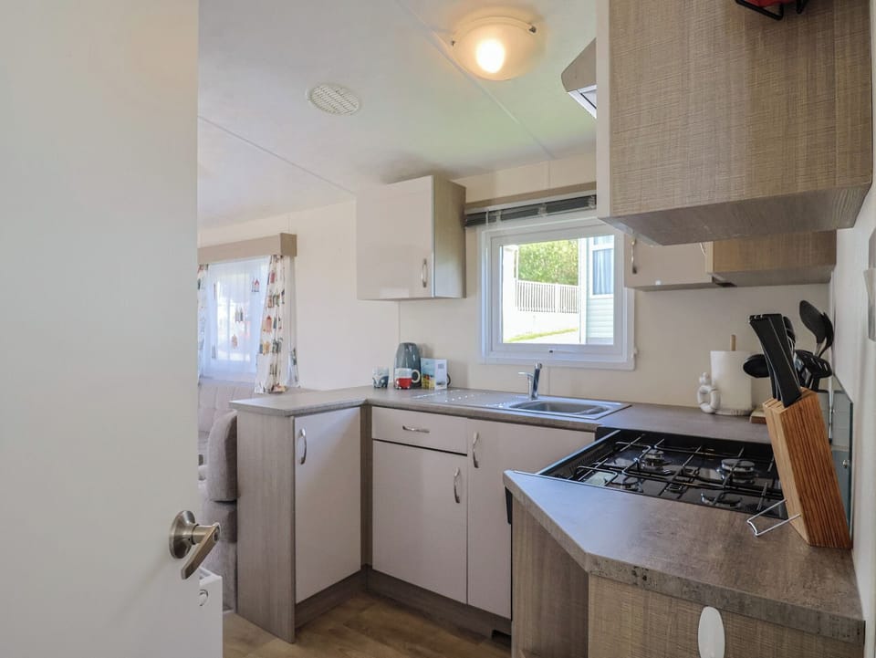 Fridge, microwave, toaster, cookware/dishes/utensils