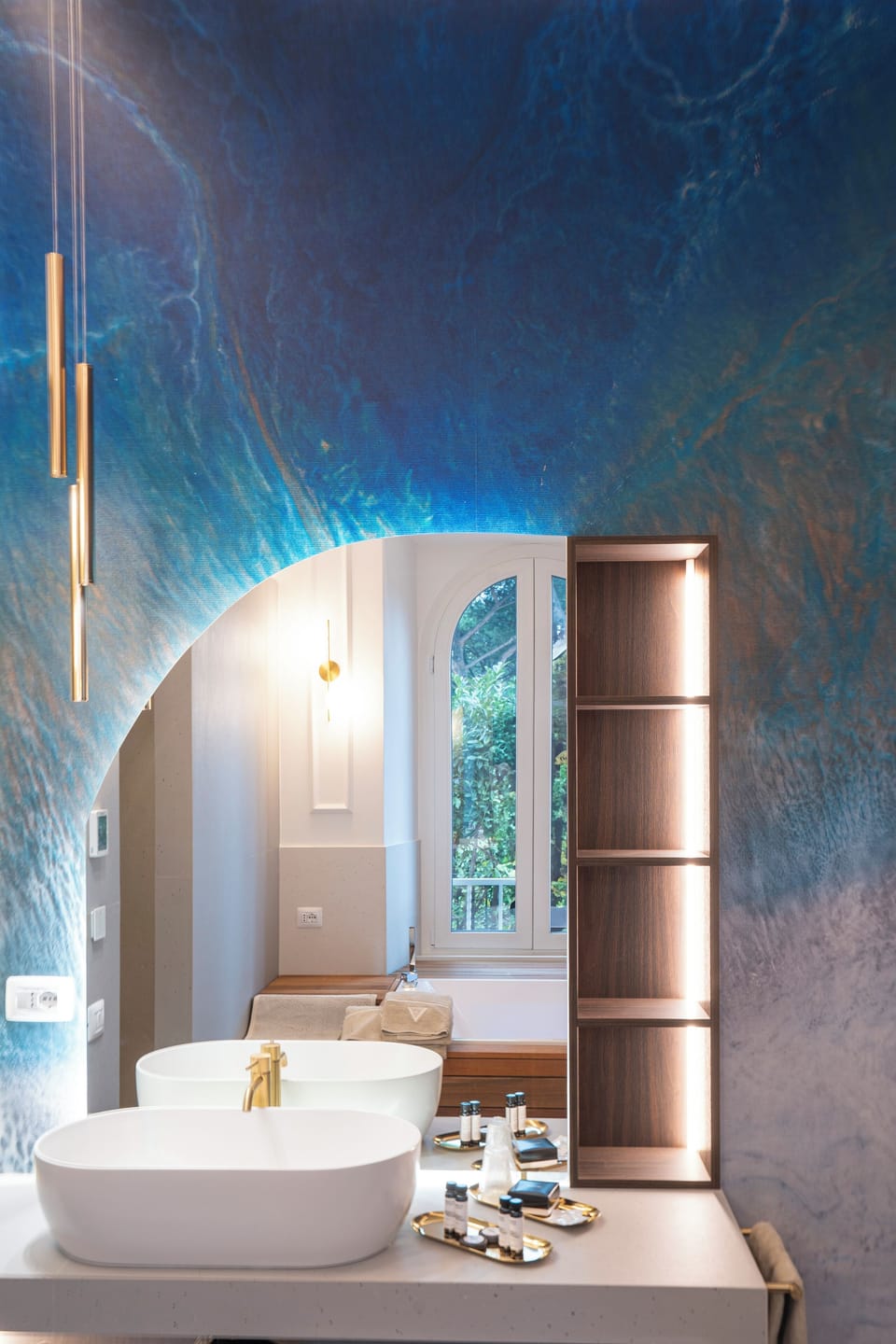 ACQUAMARINA SUITE | Bathroom | Eco-friendly toiletries, hair dryer, bathrobes, slippers