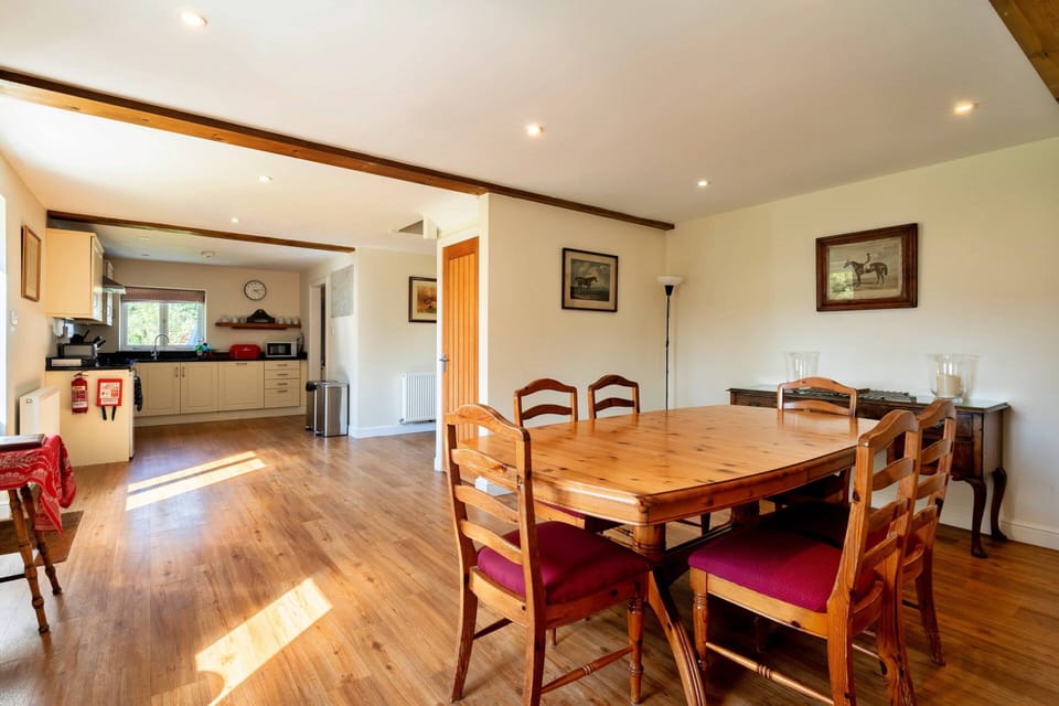 Cottage | Dining