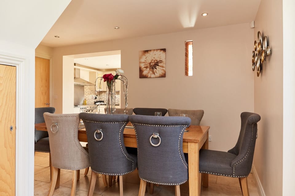 Cottage | Dining