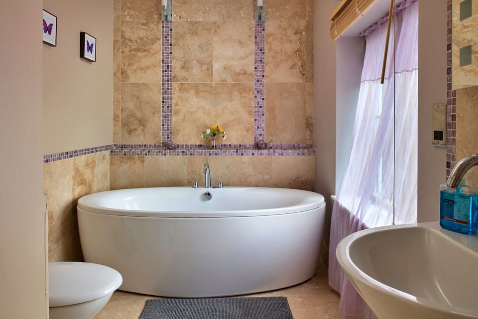 Cottage in Conwy With Hot Tub & Mountain Views House in Afon Hiraethlyn