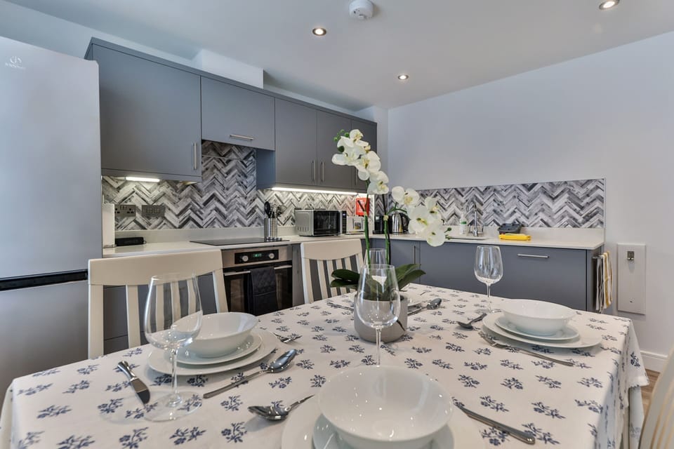 Apartment | Dining