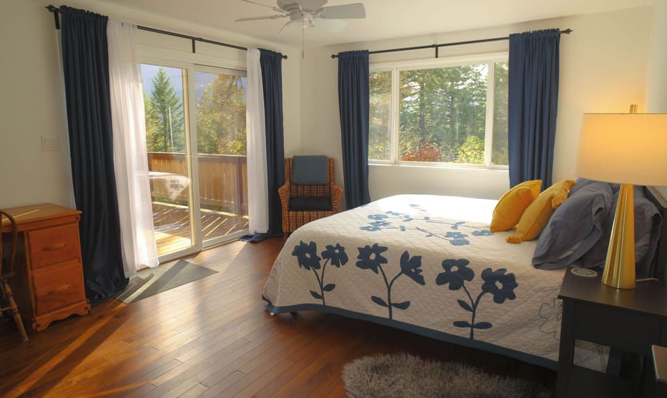Primary Bedroom - King Bed
