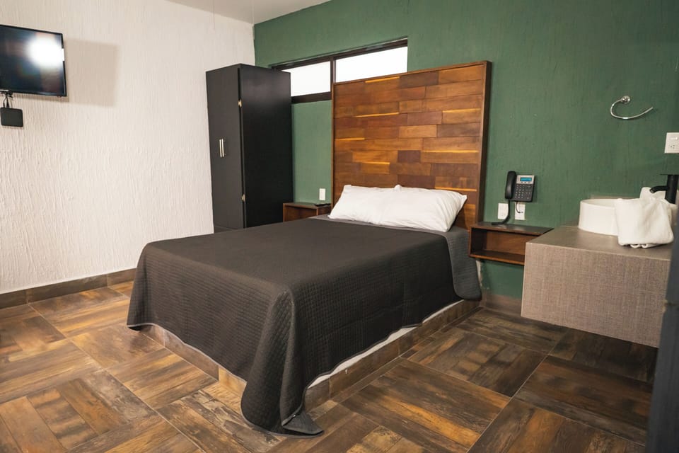 Basic Room, Mobility Accessible, Non Smoking | Iron/ironing board, free WiFi, bed sheets