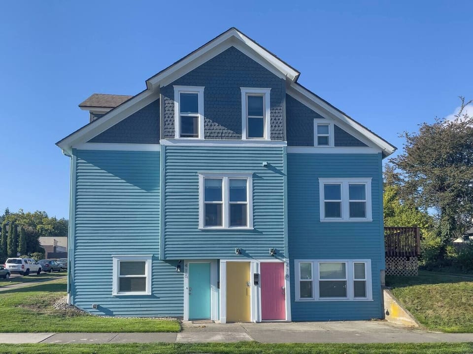 "The location is amazing! You are so close to downtown" This studio is through the pink door. The yellow door is the laundry room and the blue door is another, larger AirBnb unit. 
