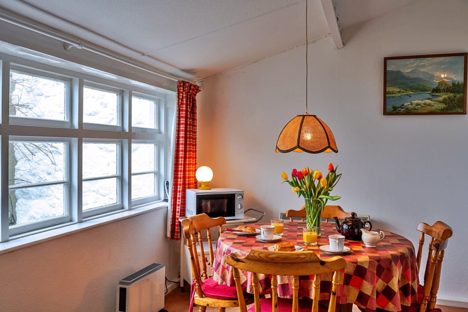 Cottage | Dining