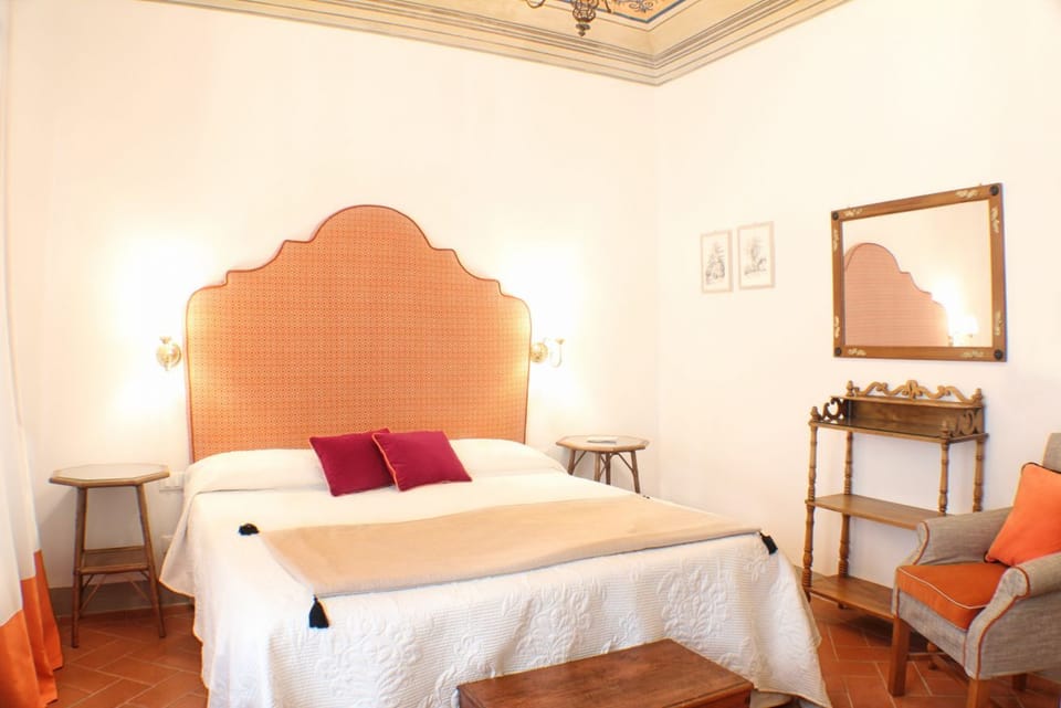 Elegant Two-Bedroom Apartment in the Heart of Florence Apartment in Florence