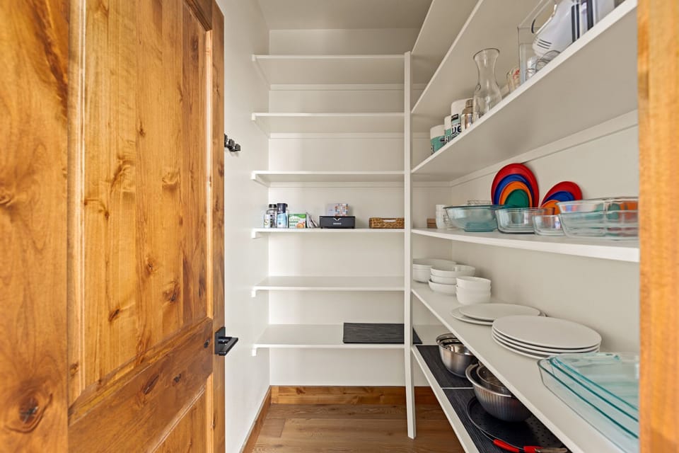 Pantry paradise found! Our spacious pantry is ready to house all your culinary essentials for your mountain getaway. Stock up and get ready to whip up some delicious meals!