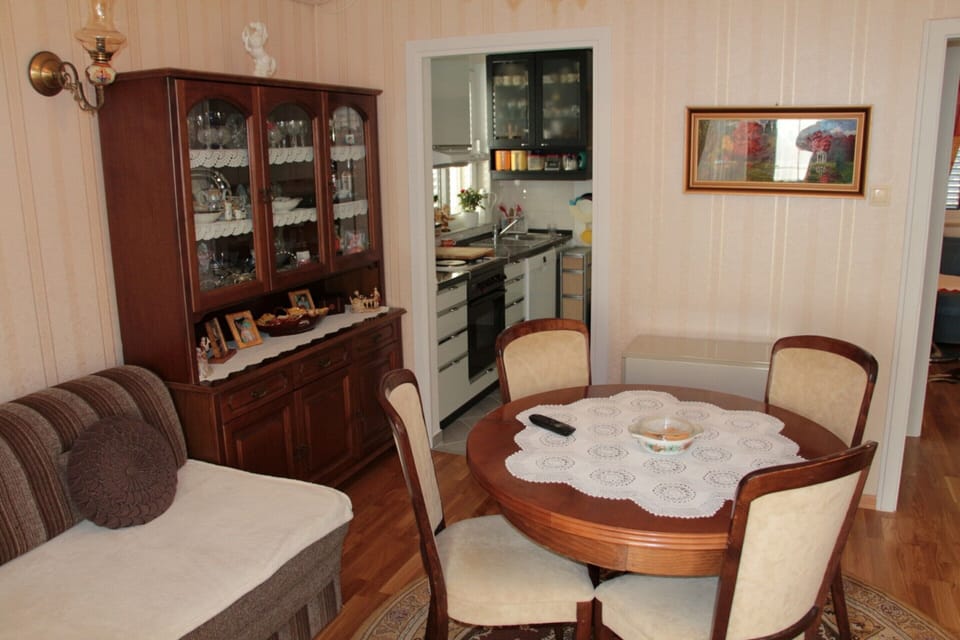 Apartment | Dining