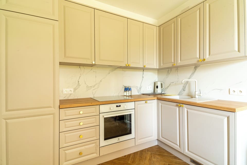 Comfort Apartment, Patio, Garden View | Private kitchen | Electric kettle