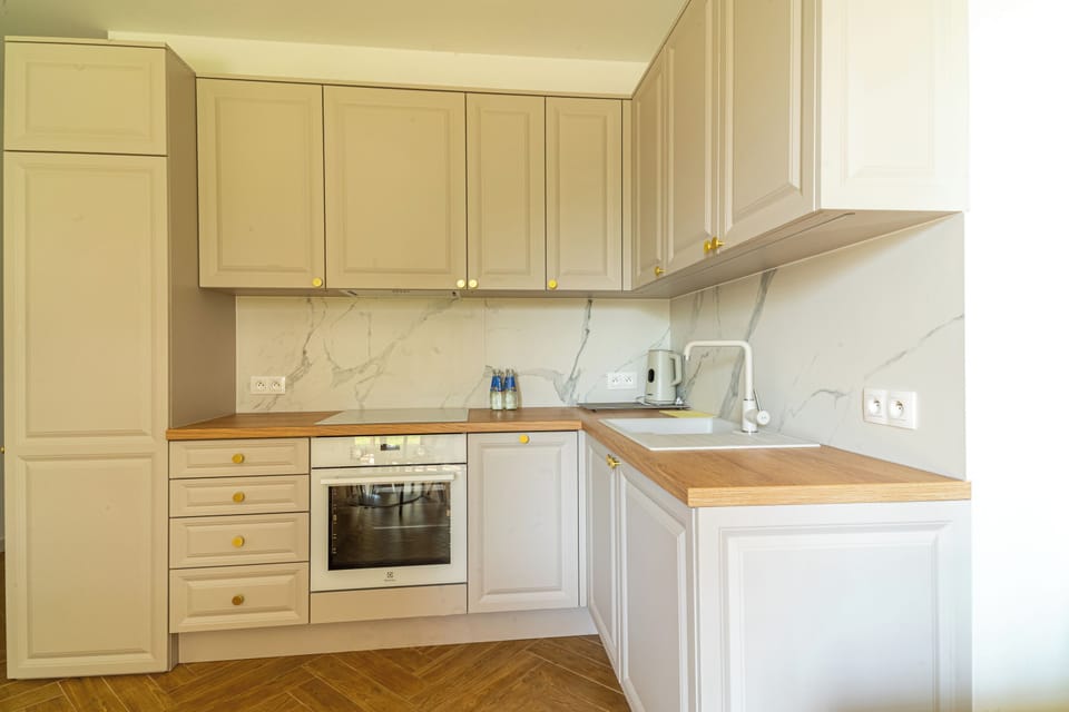 Comfort Apartment, Patio, Garden View | Private kitchen | Electric kettle
