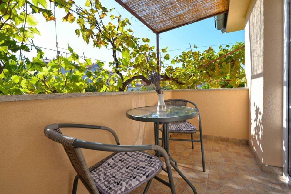 Apartment | Outdoor dining