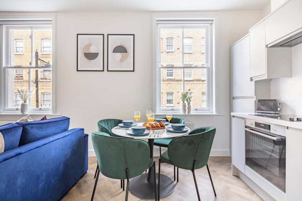 The kitchen and dining area