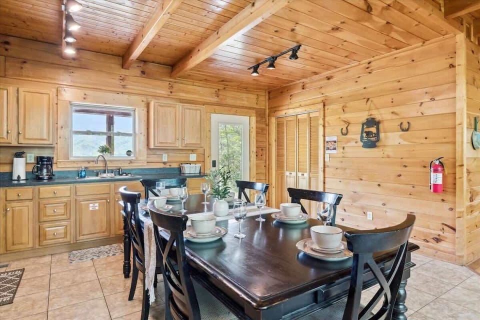 Dining Room: Gather around the elegant table, perfect for meals and mountain views!