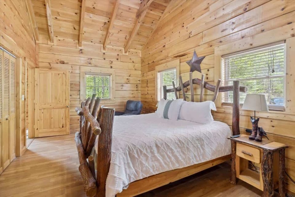 Enjoy mountain views and natural wood accents in this charming room!