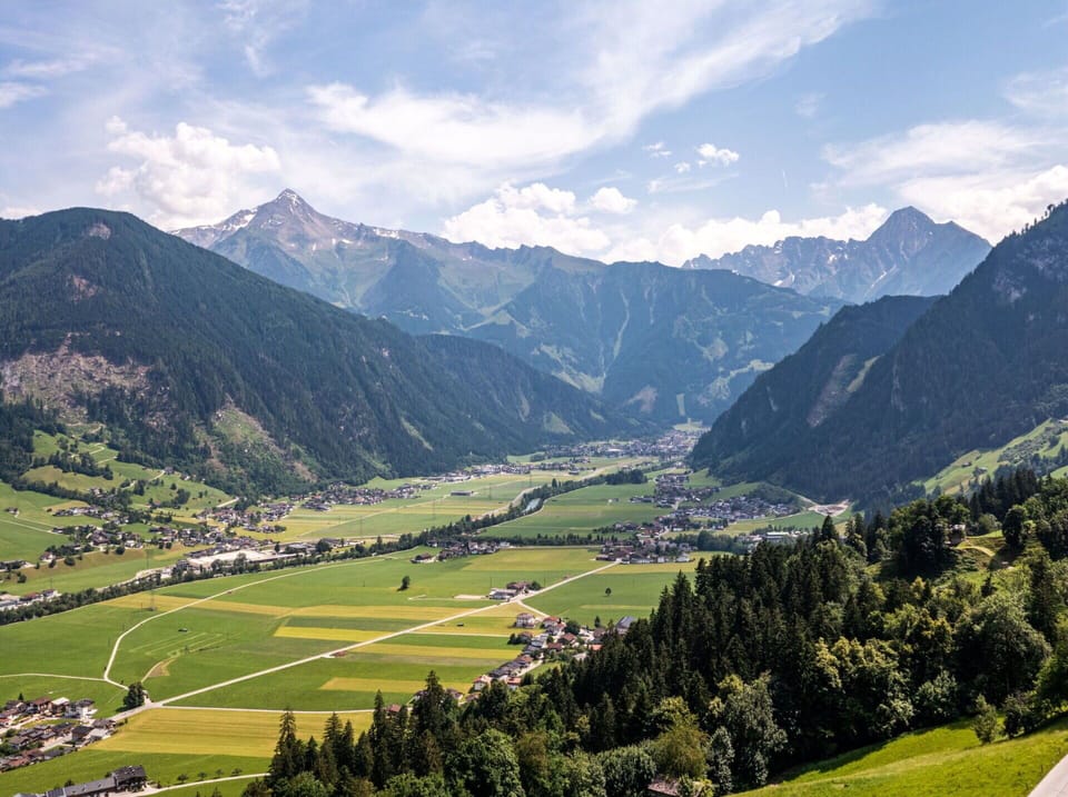 Mountain, Mountainous Landforms, Hill, Mountain Range, Natural Landscape, Highland, Landscape, Grassland, Hill Station, Valley