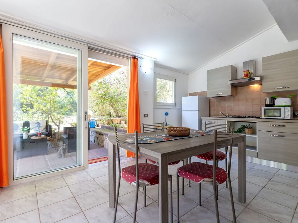 Outdoor Furniture, Garden, Outdoor Table, Chair, Shade, Landscaping, Backyard, Yard, Eco Hotel, Kitchen & Dining Room Table