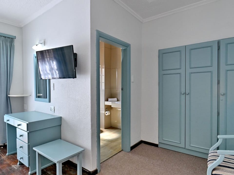 Standard Family Room | Premium bedding, Select Comfort beds, desk, laptop workspace