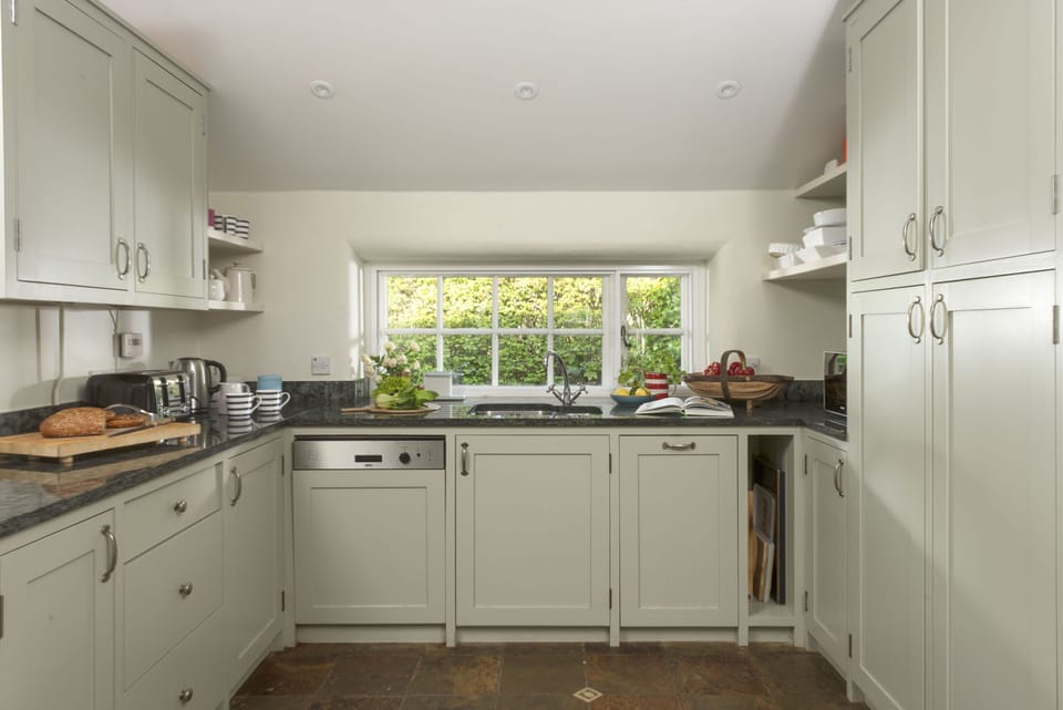 Sparnal Stitch and the Annexe, Rock. Ground floor: The superbly equipped kitchen offers everything you'll need during your stay