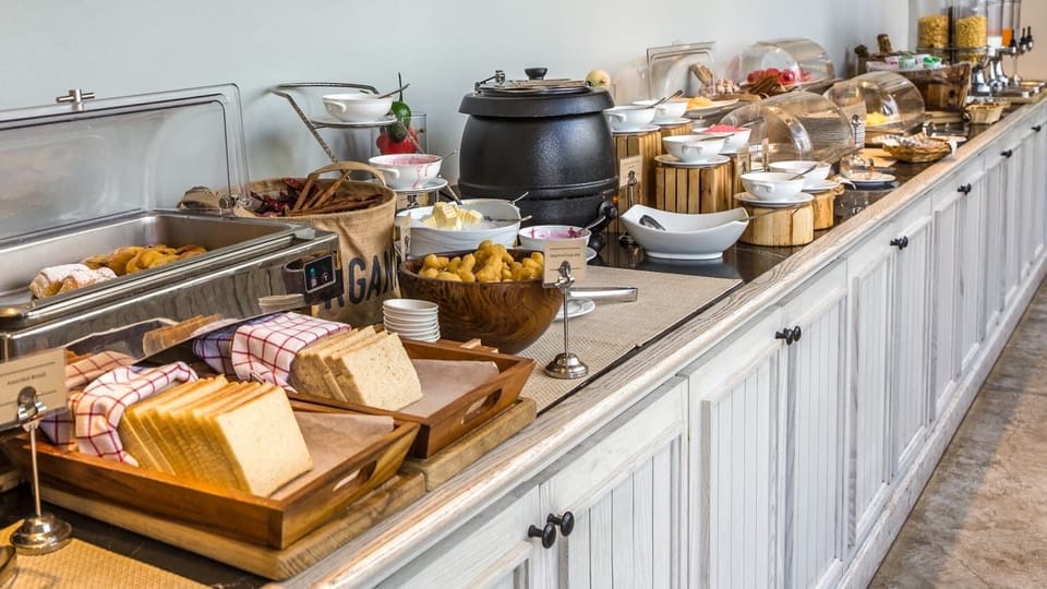 Daily cooked-to-order breakfast for a fee