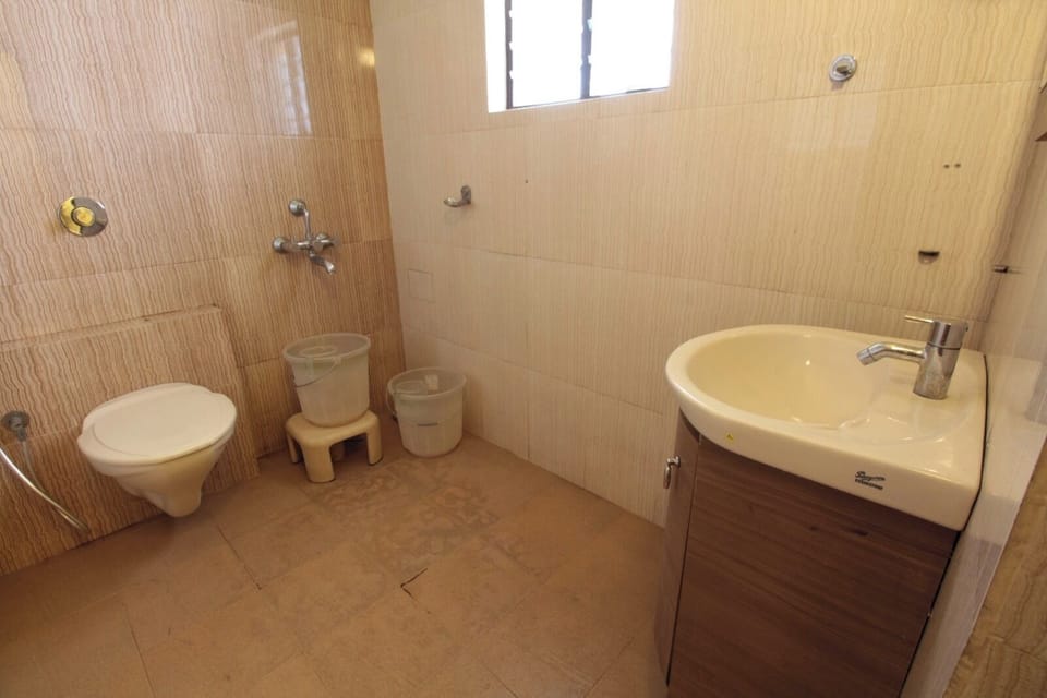 Shower, soap, shampoo, toilet paper