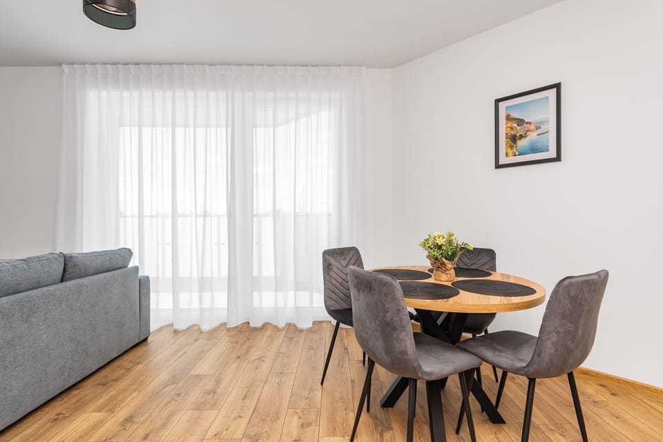 Comfort Apartment, Balcony | In-room dining