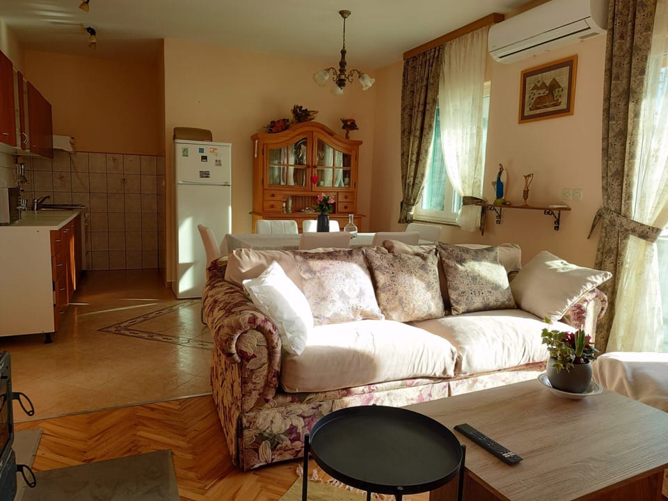 Apartment | Living room