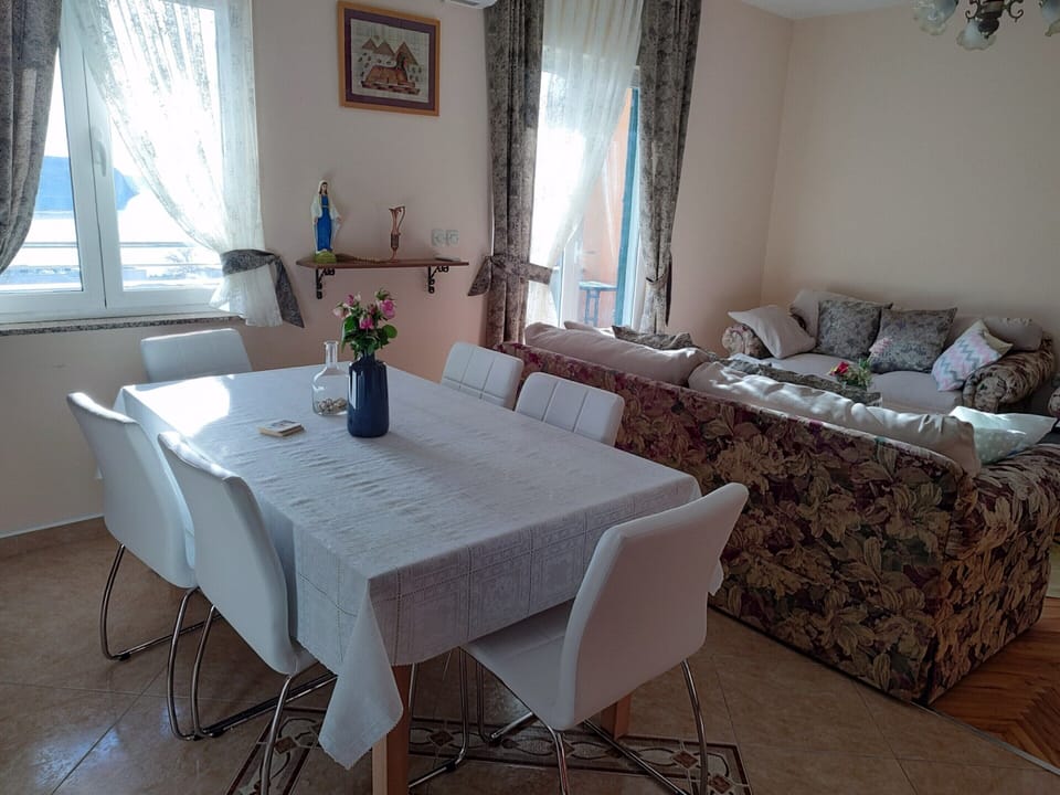 Apartment | Dining
