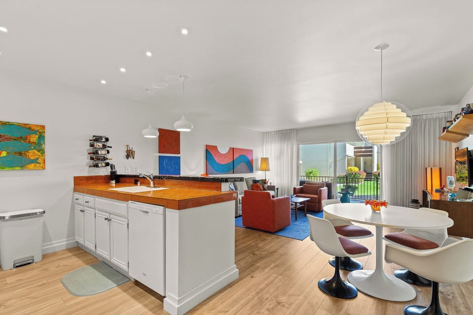 K0389 - Open Living Space + Kitchen