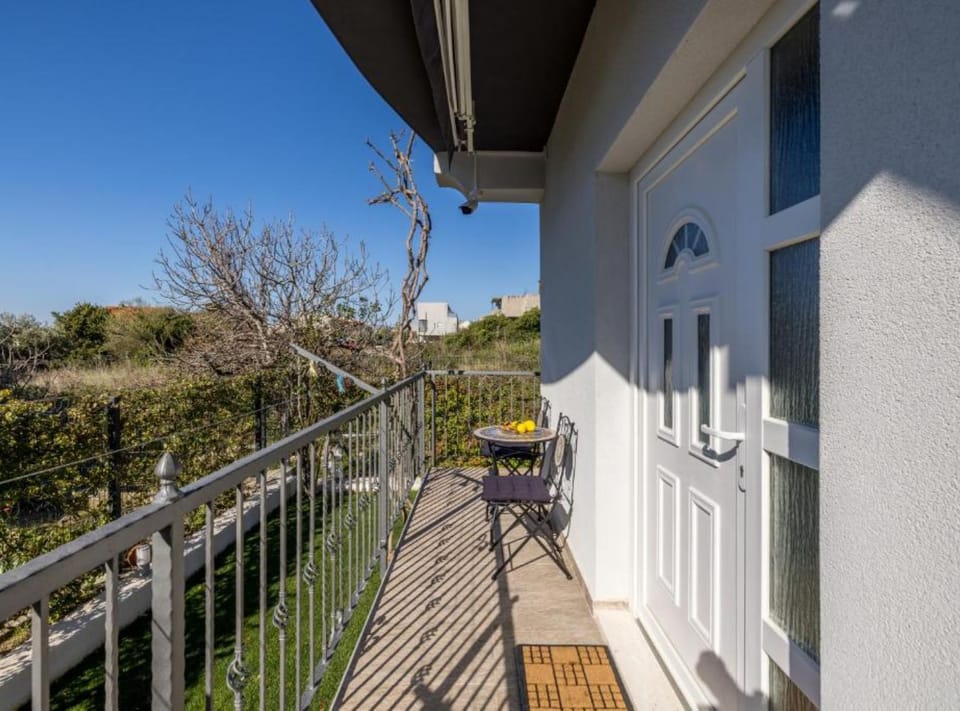 Apartment (One-Bedroom Apartment With Garden Vie) | Balcony