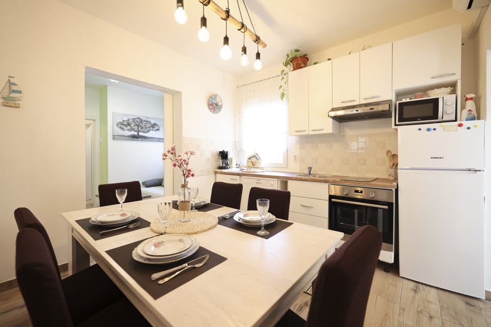 Apartment | Dining