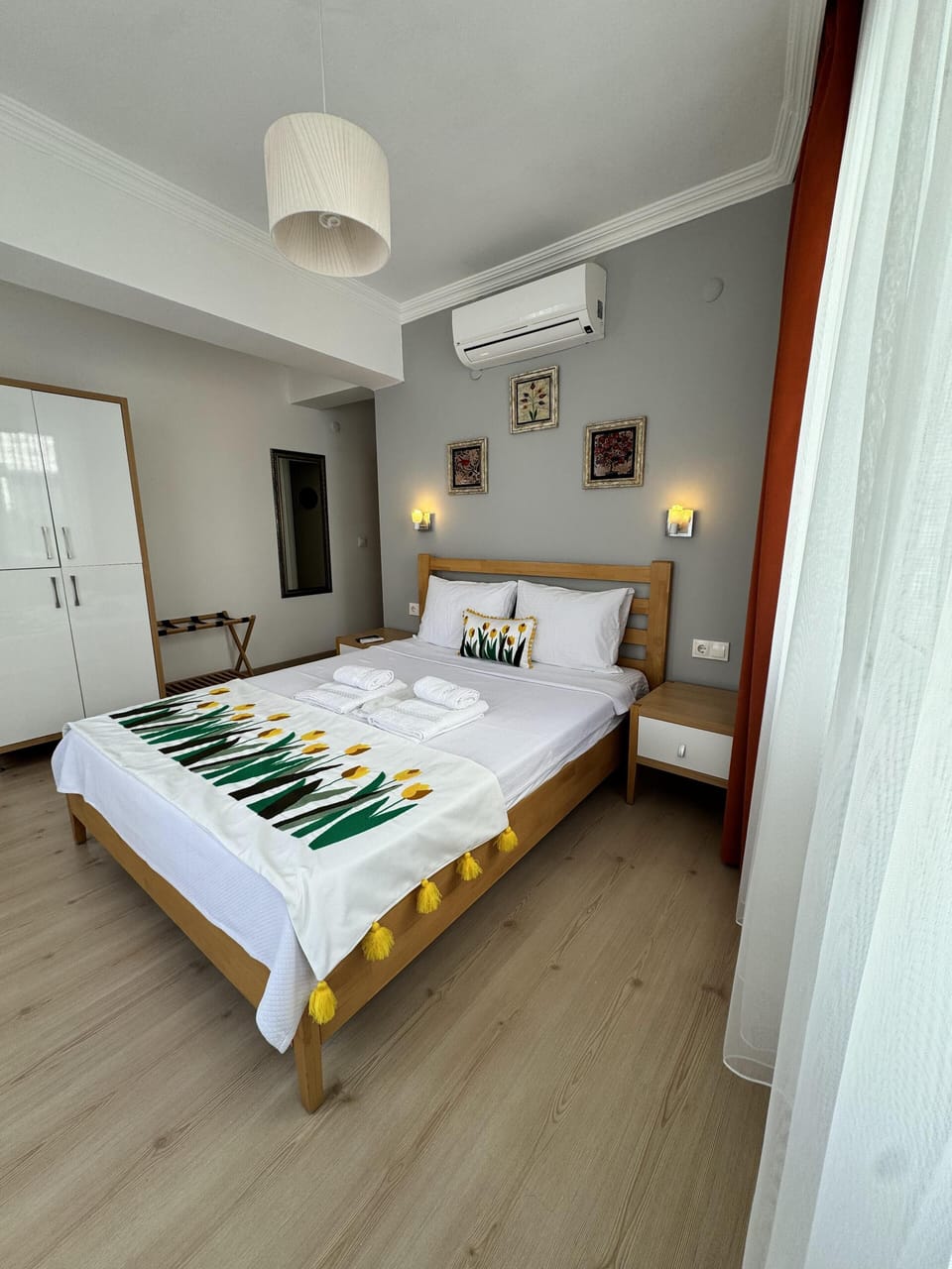 Standard Room | In-room dining