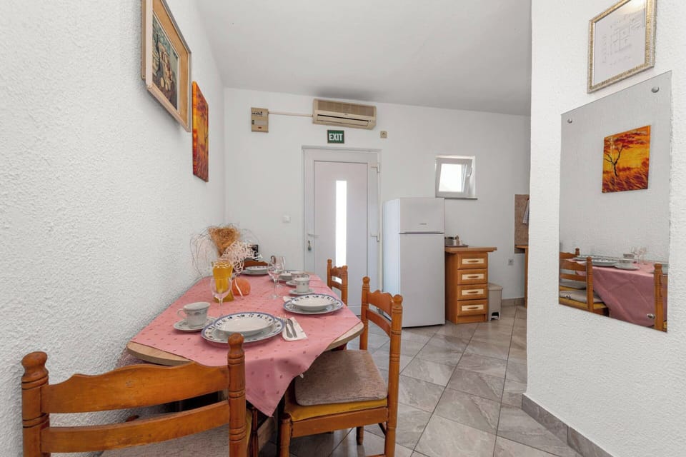 Apartment | Dining