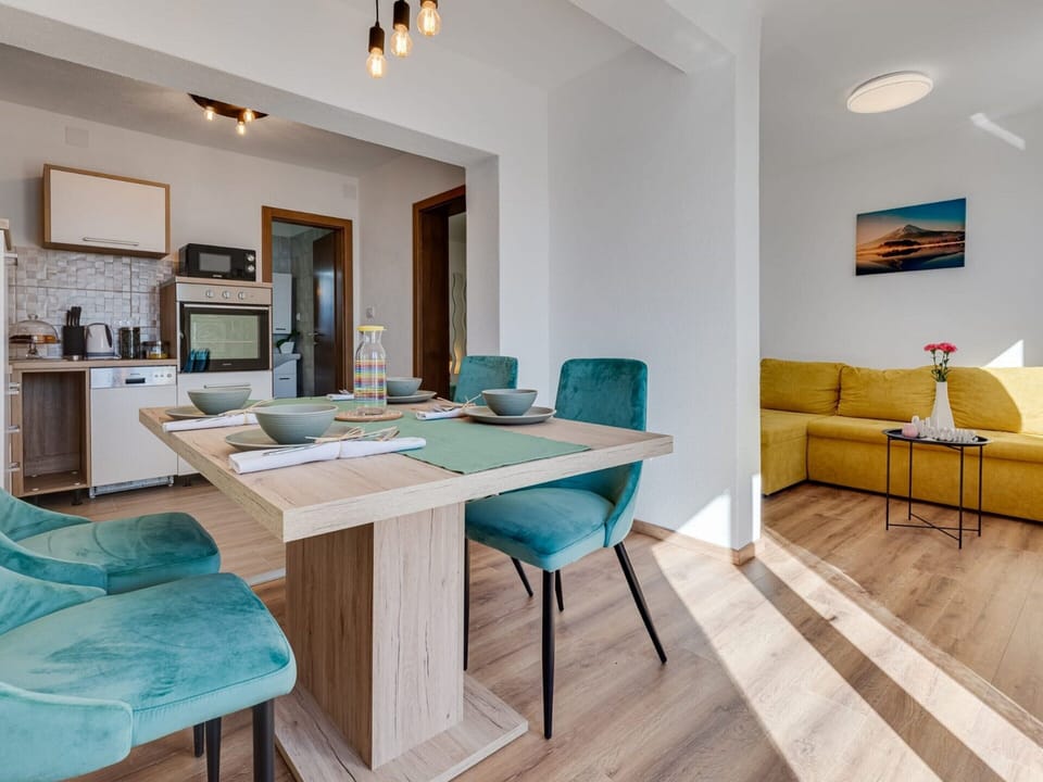 Apartment | Dining