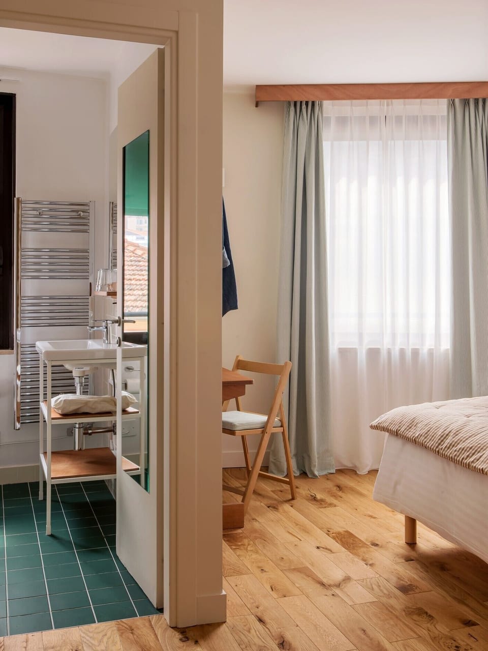 Superior Double or Twin Room | Desk, blackout drapes, soundproofing, free cribs/infant beds