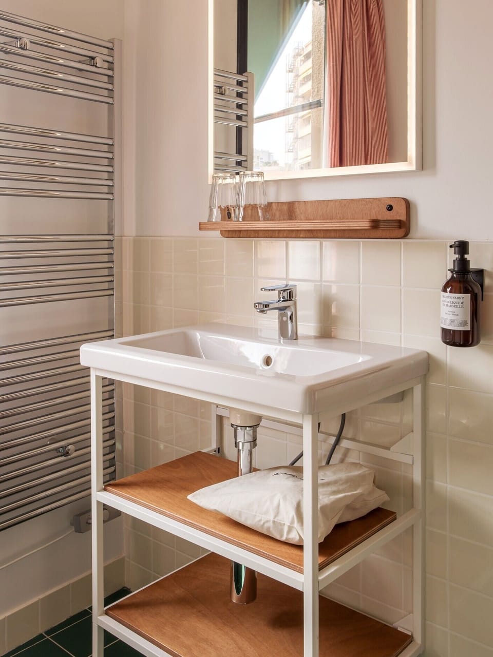 Eco-friendly toiletries, hair dryer, bidet, towels