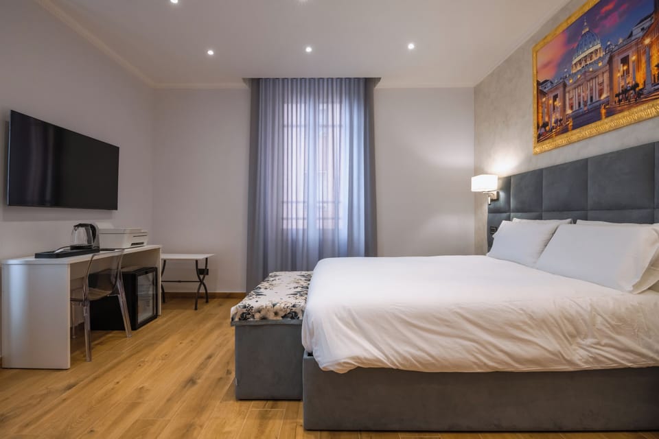 Superior Room | Desk, laptop workspace, soundproofing, free WiFi