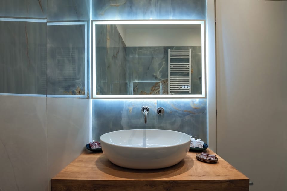 Superior Room | Bathroom | Shower, hair dryer, bathrobes, slippers