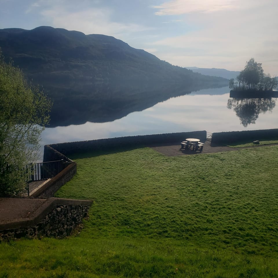 The property has an expansive lawn with direct access to the loch
