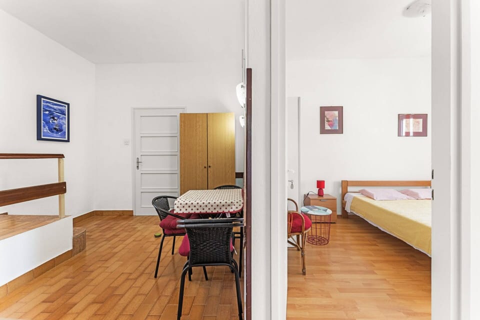 Mobile Home | Dining