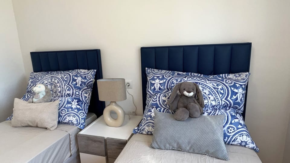 Twin bedroom, beds - 200 cm length