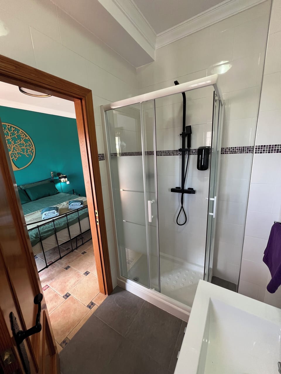Deluxe Double Room, 1 Queen Bed, Non Smoking, Sea View (room 1) | Bathroom | Free toiletries, hair dryer, towels, soap