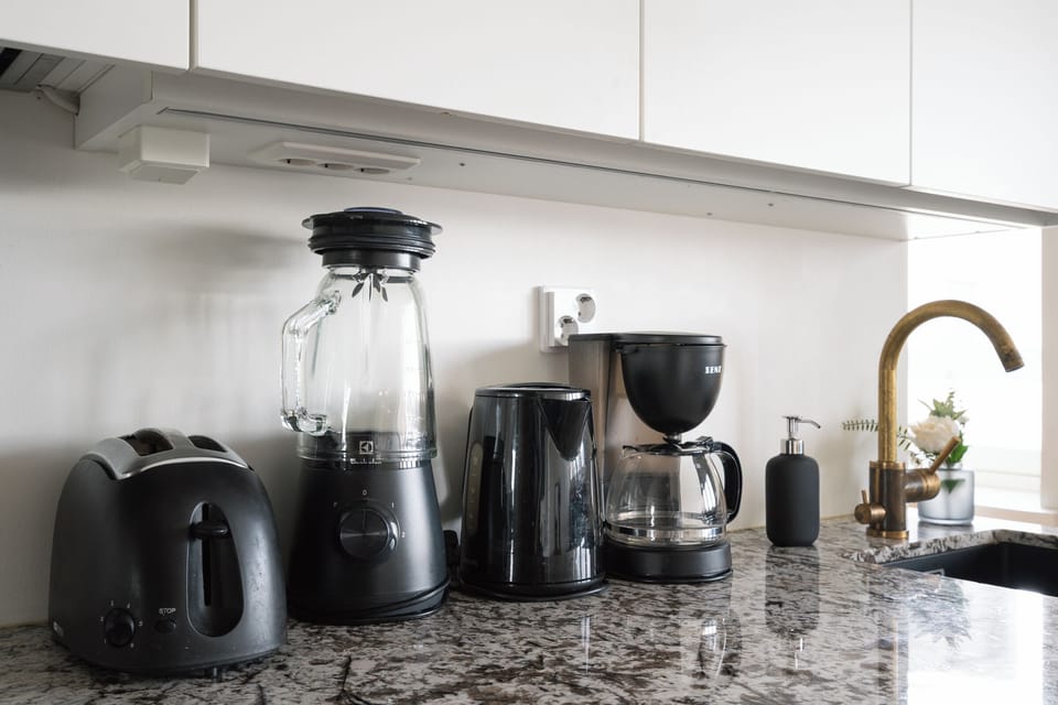 Classic Apartment, Courtyard View | Private kitchen | Mini-fridge, microwave, oven, stovetop