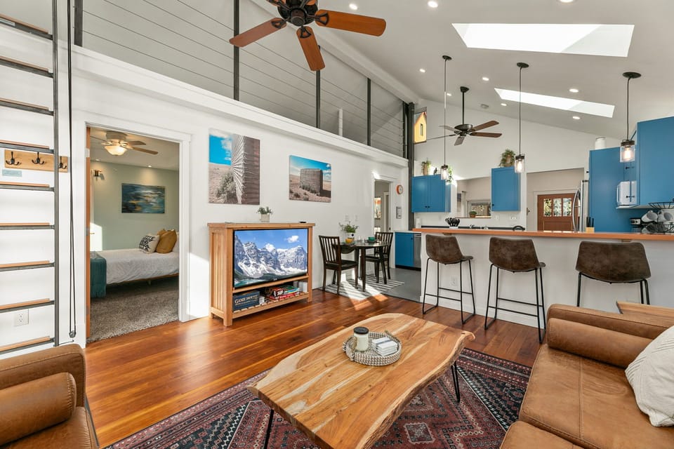 House, Multiple Beds, Hot Tub, Garden View (322 N. Meldrum - Group 320/322) | Living area | 65-inch flat-screen TV with digital channels