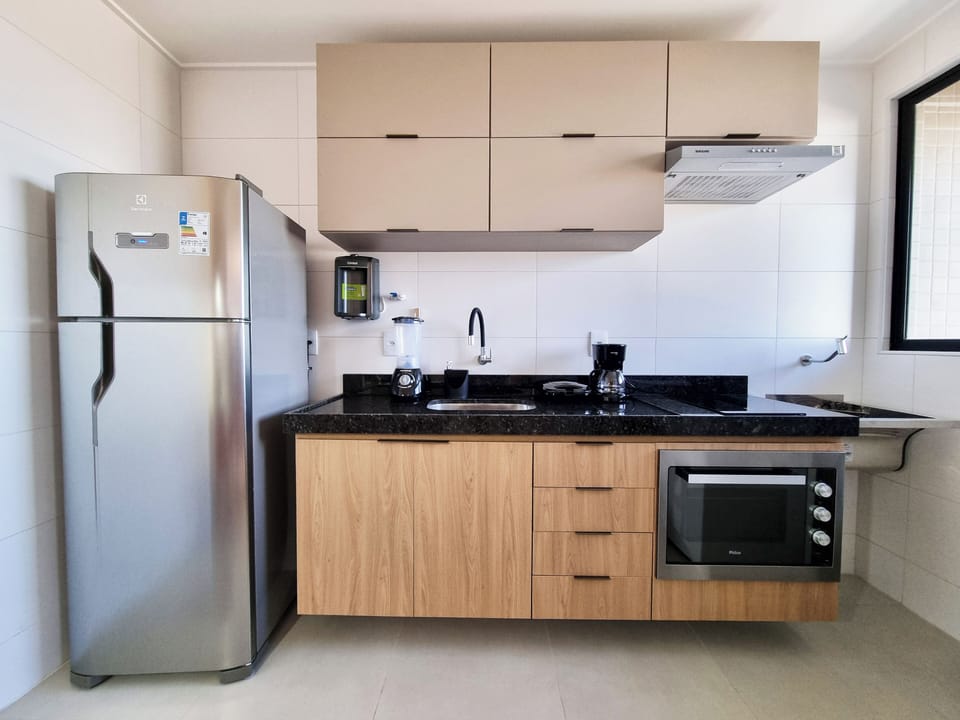 Comfort Studio | Private kitchen | Fridge, cookware/dishes/utensils, dining tables