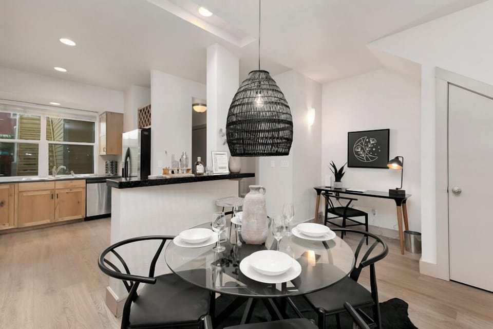 House, Multiple Beds, Patio, Garden View (827 Heschel St. (Unit B & C)) | Dining