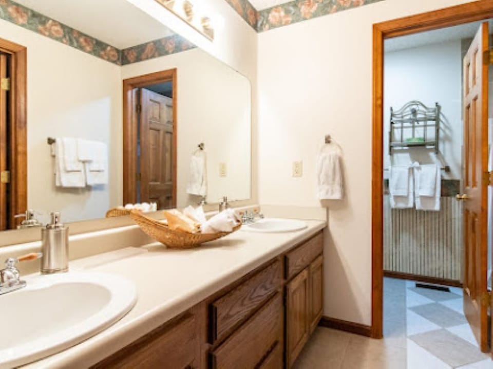 King Ensuite Bathroom