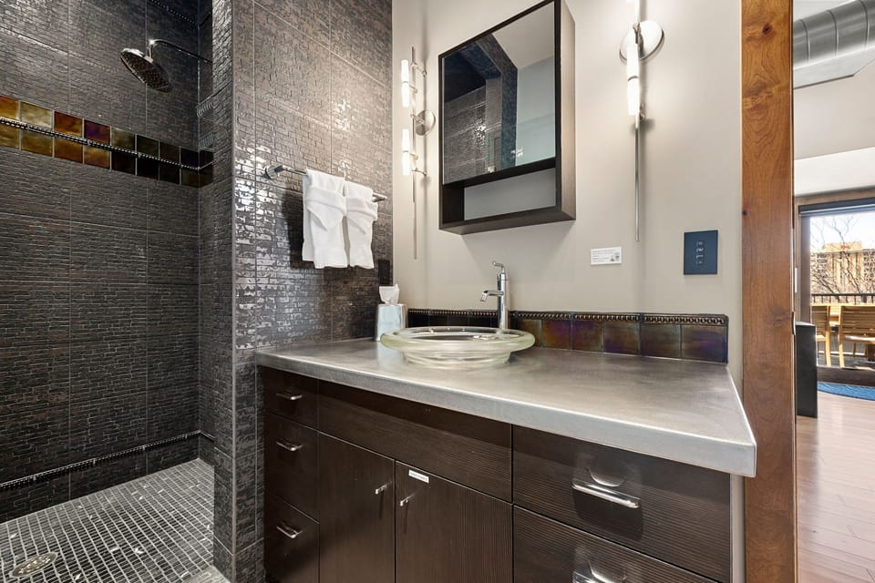 Penthouse With Mountain Views in Heart of Old Town House in Fort Collins